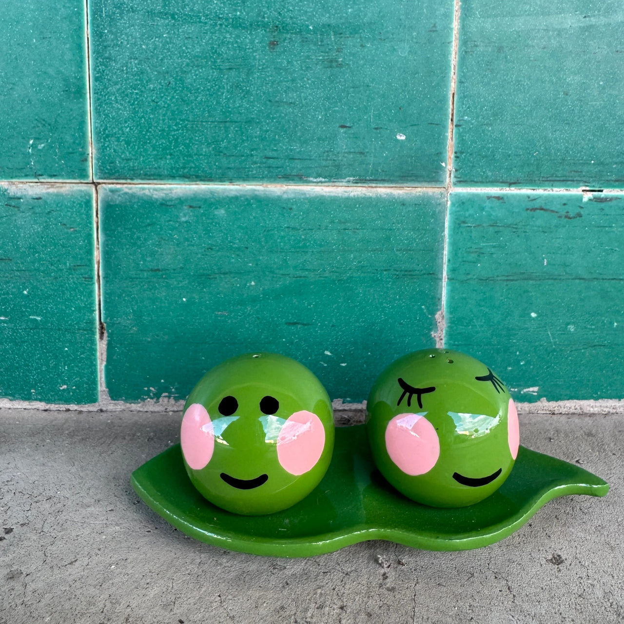 Peas in a Pod Salt and Pepper Set by Mink & Me. Australian Art Prints and Homewares. Green Door Decor. www.greendoordecor.com.au